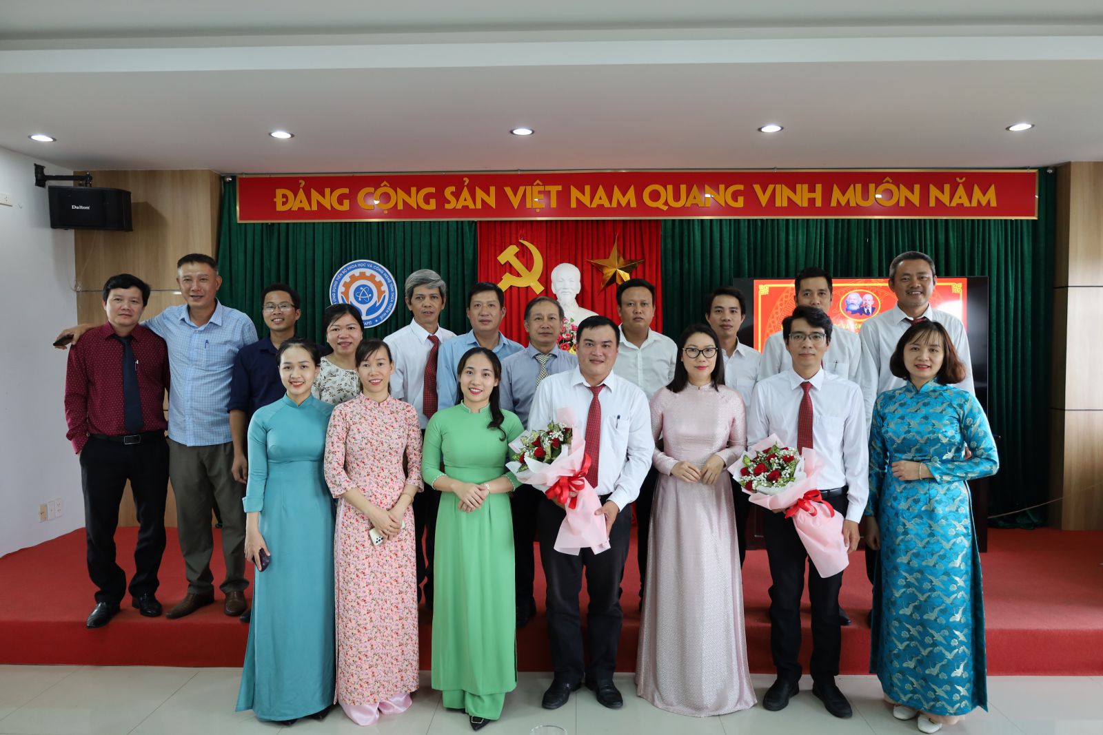 Chi bộ Trung tâm Ứng dụng tiến bộ Khoa học và Công nghệ tổ chức Lễ Kết nạp Đảng  viên  mới